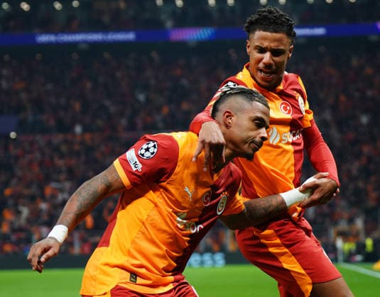 NBUL, TURKEY - MARCH 10: Mario Lemina (L) of Galatasaray celebrates after scoring the first goal of his team with Ismail Jakobs during the UEFA Champions League 2025 26 Round of 16 First Leg match between Galatasaray SK and Liverpool FC at Ali Sami Yen Spor Kompleksi on March 10, 2026 in Istanbul, Turkey. Istanbul Turkey Copyright: xSeskimphotox GSaray-Liverpool-100326 (4)