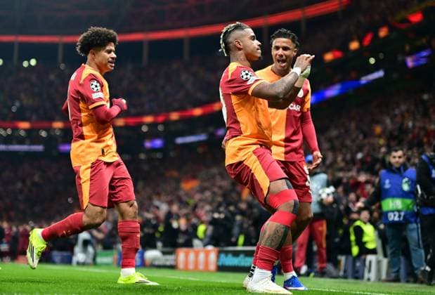 Galatasaray v Liverpool - UEFA Champions League ISTANBUL, TURKIYE - MARCH 10: Galatasaray’s Mario Lemina (99) celebrates with teammates after scoring during the UEFA Champions League round of 16 play-off first leg match between Galatasaray and Liverpool at RAMS Park in Istanbul, Turkiye, on March 10, 2026. Abdulhamid Hosbas Anadolu Istanbul Turkey. Editorial use only. Please get in touch for any other usage.  Copyright: x2026xAnadoluxAbdulhamidxHosbasx