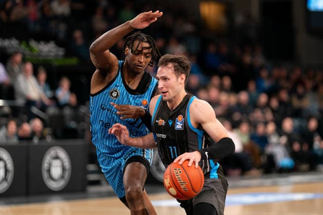 Jack Pagenkopf (Science City Jena, 11) im Dribbling gegen Karl Gamble (Veolia Towers Hamburg, 27), GER, Veolia Towers Hamburg vs Science City Jena, Basketball, Bundesliga, Spieltag 26, Saison 2025 2026, 10.03.2026 GER, Veolia Towers Hamburg vs Science City Jena, Basketball, Bundesliga, Spieltag 26, Saison 2025 2026, 10.03.2026 Hamburg Copyright: xEibner-Pressefoto MaxxVincenx EP_MVN