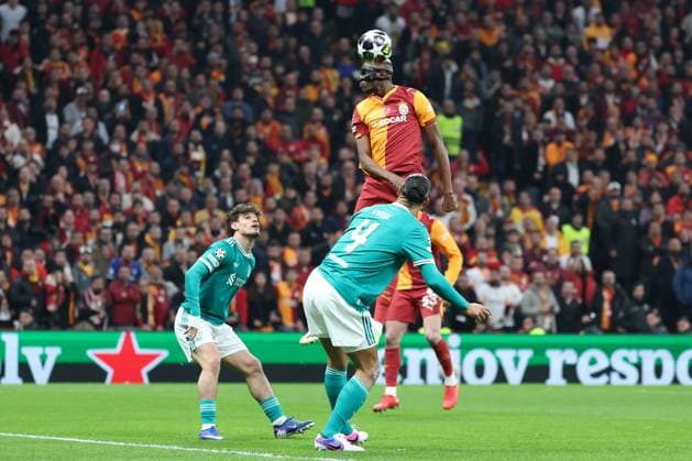 ISTANBUL, TURKEY, MAR. 10, 2026 SOCCER UEFA CHAMPIONS LEAGUE ROUND OF 16 1ST LEG, GALATASARAY vs. LIVERPOOL Virgil Van Dijk of Liverpool FC and Victor Osimhen of Galatasaray A.S. in an aerial duel ISTANBUL ISTANBUL, TURKEY RAMS Park RAMS Park, Istanbul TURKEY