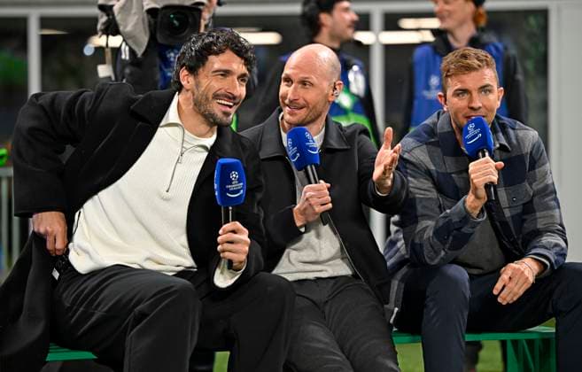 10.03.2026, Fussball UEFA Championsleague 2025 2026: Achtelfinale, Atalanta Bergamo - FC Bayern München, in der New Balance Arena (Bergamo, Italien), v.l. Mats Hummels, Benedikt Höwedes , Christoph Kramer (alle Deutschland).