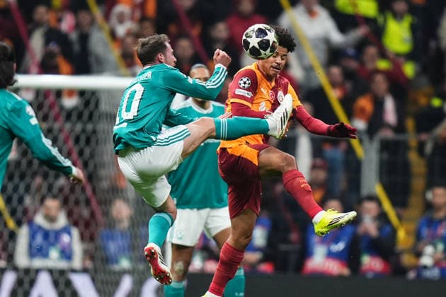 Galatasaray v Liverpool - UEFA Champions League ISTANBUL, TURKIYE - MARCH 10: Gabriel Sara (R) of Galatasaray in action against Alexis Mac Allister (L) of Liverpool during the UEFA Champions League round of 16 play-off first leg match between Galatasaray and Liverpool at RAMS Park in Istanbul, Turkiye, on March 10, 2026. Hakan Akgun Anadolu Istanbul Turkey. Editorial use only. Please get in touch for any other usage.  Copyright: x2026xAnadoluxHakanxAkgunx