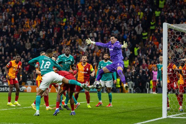 Football - UEFA Champions League - Round of 16 - 1st Leg - Galatasaray SK v Liverpool FC ISTANBUL, TURKEY - Tuesday, March 10, 2026: Liverpool s Cody Gakpo with an attempt on goal during the UEFA Champions League Round of 16 1st Leg match between Galatasaray SK and Liverpool FC at the Ali Sami Yen Stadium. (Photo by David Rawcliffe Propaganda) ISTANBUL Ali Sami Yen Stadium MARMARA TURKEY  Copyright: xDavidxRawcliffex P2026-03-10-Galatasaray_Liverpool-112