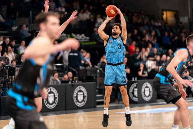 Devon Daniels (Veolia Towers Hamburg, 21) beim Wurf, GER, Veolia Towers Hamburg vs Science City Jena, Basketball, Bundesliga, Spieltag 26, Saison 2025 2026, 10.03.2026 GER, Veolia Towers Hamburg vs Science City Jena, Basketball, Bundesliga, Spieltag 26, Saison 2025 2026, 10.03.2026 Hamburg Copyright: xEibner-Pressefoto MaxxVincenx EP_MVN