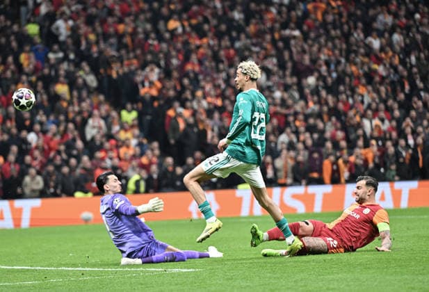 Galatasaray v Liverpool - UEFA Champions League ISTANBUL, TURKIYE - MARCH 10: Galatasaray’s Abdulkerim Bardakci (R) competes against Liverpool’s Hogo Ekitike (22) during the UEFA Champions League round of 16 play-off first leg match between Galatasaray and Liverpool at RAMS Park in Istanbul, Turkiye, on March 10, 2026. Elif Ozturk Anadolu Istanbul Turkey. Editorial use only. Please get in touch for any other usage.  Copyright: x2026xAnadoluxElifxOzturkx