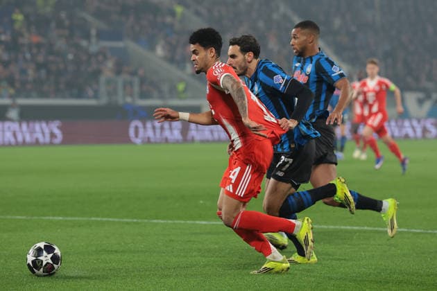 Bergamo, Italy, 10th March 2026. Davide Zappacosta of Atalanta tugs on the jersey of Luis Diaz of Bayern Munchen as he breaks into the penalty area during the Atalanta vs Bayern Munich UEFA Champions League match at Gewiss Stadium, Bergamo. Picture credit should read: Jonathan Moscrop Sportimage EDITORIAL USE ONLY. No use with unauthorised audio, video, data, fixture lists, club league logos or live services. Online in-match use limited to 120 images, no video emulation. No use in betting, games or single club league player publications. SPI_001_ATALANTA_BAYERN_UCL SPI-4583-0001
