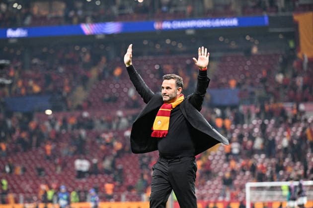 Galatasaray v Liverpool - UEFA Champions League ISTANBUL, TURKIYE - MARCH 10: Galatasaray head coach Okan Buruk greets supporters at the end of the UEFA Champions League round of 16 play-off first leg match between Galatasaray and Liverpool at RAMS Park in Istanbul, Turkiye, on March 10, 2026. Elif Ozturk Anadolu Istanbul Turkey. Editorial use only. Please get in touch for any other usage.  Copyright: x2026xAnadoluxElifxOzturkx
