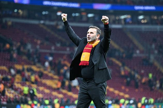 Galatasaray v Liverpool - UEFA Champions League ISTANBUL, TURKIYE - MARCH 10: Galatasaray head coach Okan Buruk greets supporters at the end of the UEFA Champions League round of 16 play-off first leg match between Galatasaray and Liverpool at RAMS Park in Istanbul, Turkiye, on March 10, 2026. Elif Ozturk Anadolu Istanbul Turkey. Editorial use only. Please get in touch for any other usage.  Copyright: x2026xAnadoluxElifxOzturkx