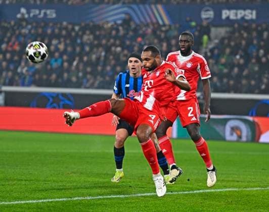 10.03.2026, Fussball UEFA Championsleague 2025 2026: Achtelfinale, Atalanta Bergamo - FC Bayern München, in der New Balance Arena (Bergamo, Italien), Jonathan Tah (FC Bayern München) klärt den Ball.