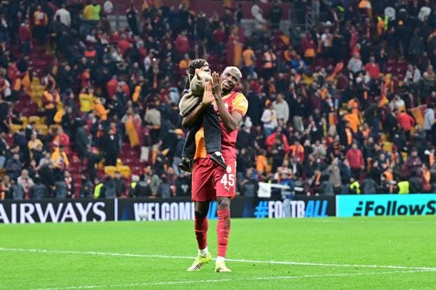 Galatasaray v Liverpool - UEFA Champions League ISTANBUL, TURKIYE - MARCH 10: Victor Osimhen of Galatasaray greets the fans at the end of the UEFA Champions League round of 16 play-off first leg match between Galatasaray and Liverpool at RAMS Park in Istanbul, Turkiye, on March 10, 2026. Abdulhamid Hosbas Anadolu Istanbul Turkey. Editorial use only. Please get in touch for any other usage.  Copyright: x2026xAnadoluxAbdulhamidxHosbasx