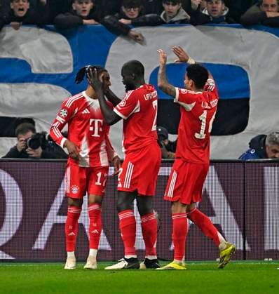10.03.2026, Fussball UEFA Championsleague 2025 2026: Achtelfinale, Atalanta Bergamo - FC Bayern München, in der New Balance Arena (Bergamo, Italien), v.l. Michael Olise (FC Bayern München), Dayot Upamecano (FC Bayern München) und Luis Diaz (FC Bayern München) jubeln