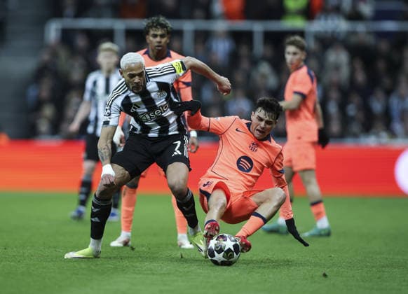 Newcastle v Barcelona, UEFA Champions League, Round of 16, 1st leg 10.03.26 Newcastle v Barcelona, UEFA Champions League, Round of 16, 1st leg Bradley Ormesher The Times Pedri Of Barcelona and Joelinton of Newcastle United  Copyright: xBradleyxOrmesherx NINTCHDBPICT001065606919
