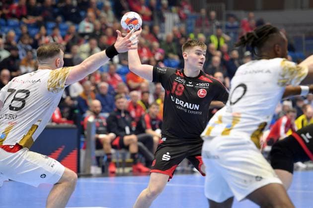 Reynir Thor Stefansson (MT Melsungen 19) (am Ball), Wiktor Jankowski (HC Vardar 78) (L), Mahamadou Keita (HC Vardar 10) (R) , GER, MT Melsungen - HC Vardar 1961 PRO Skopje (MKD), Handball, EHF European League Maenner, Main Round, Saison 2025 2026, 10.03.2026, GER, MT Melsungen - HC Vardar Skopje, Handball, EHF Maenner, Main Round, Saison 2025 2026, 10.03.2026 Kassel Copyright: xEibner-Pressefotox xRolandxSippelx EP_RSL