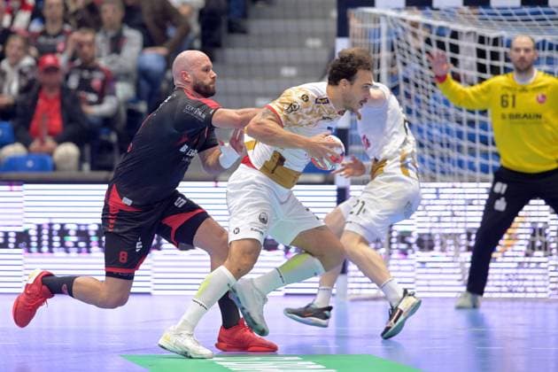 Joao Pedro Francisco Da Silva (HC Vardar 34) (am Ball), Adrian Sipos (MT Melsungen 8) (L) , GER, MT Melsungen - HC Vardar 1961 PRO Skopje (MKD), Handball, EHF European League Maenner, Main Round, Saison 2025 2026, 10.03.2026, GER, MT Melsungen - HC Vardar Skopje, Handball, EHF Maenner, Main Round, Saison 2025 2026, 10.03.2026 Kassel Copyright: xEibner-Pressefotox xRolandxSippelx EP_RSL