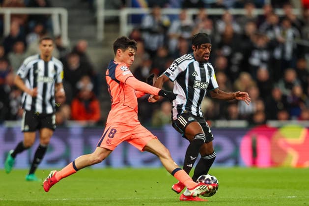 Newcastle United v Barcelona, UEFA Champions League Anthony Elanga Of Newcastle United Under pressure from Pedri Of Barcelona during the Newcastle United v Barcelona UEFA Champions League Round of 16 First Leg match at St. James Park, Newcastle Upon Tyne, England on 10 March 2026 Credit: Lee Keuneke Every Second Media Editorial use only. All images are copyright Every Second Media Limited. No images may be reproduced without prior permission. Copyright: xIMAGO EveryxSecondxMediax ESM-1851-0053 LeexKeunekex xEveryxSecondxMediax