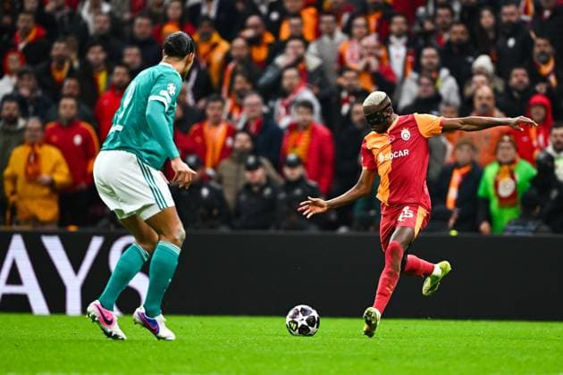 Galatasaray v Liverpool - UEFA Champions League ISTANBUL, TURKIYE - MARCH 10: Galatasaray’s Victor Osimhen (R) competes against Liverpool’s Virgil van Dijk (L) during the UEFA Champions League round of 16 play-off first leg match between Galatasaray and Liverpool at RAMS Park in Istanbul, Turkiye, on March 10, 2026. Cem Tekkesinoglu Anadolu Istanbul Turkey. Editorial use only. Please get in touch for any other usage.  Copyright: x2026xAnadoluxCemxTekkesinoglux
