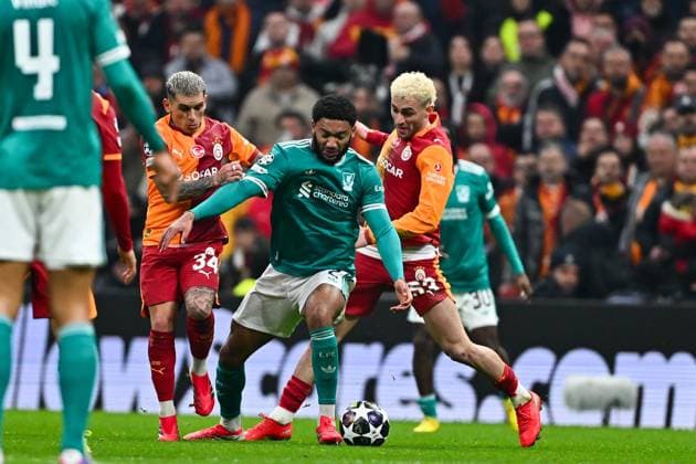 Galatasaray v Liverpool - UEFA Champions League ISTANBUL, TURKIYE - MARCH 10: Baris Alper Yilmaz of Galatasaray in action against Joe Gomez of Liverpool during the UEFA Champions League round of 16 play-off first leg match between Galatasaray and Liverpool at RAMS Park in Istanbul, Turkiye, on March 10, 2026. Cem Tekkesinoglu Anadolu Istanbul Turkey. Editorial use only. Please get in touch for any other usage.  Copyright: x2026xAnadoluxCemxTekkesinoglux