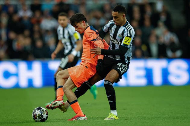 Newcastle United v Barcelona, Champions League Pedri of Barcelona holds off Jacob Ramsey of Newcastle United during the Champions League match between Newcastle United and Barcelona at St. James s Park, Newcastle, UK on 10 March 2026. Newcastle St. James s Park Tyne and Wear UK Editorial use only , Copyright: xCraigxCowanx PSI-23867-0073