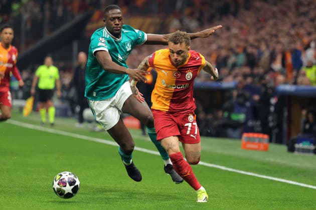 2026-03-10 Galatasaray SK v Liverpool FC - UEFA Champions League 2025 26 Round of 16 First Leg ISTANBUL, TURKEY - MARCH 10: Ibrahima Konate of Liverpool FC battles for the ball with Noa Lang of Galatasaray SK during the UEFA Champions League 2025 26 Round of 16 First Leg match between Galatasaray SK and Liverpool FC at Ali Sami Yen Spor Kompleksi on March 10, 2026 in Istanbul, Turkey. (Photo by BSR Agency) Istanbul Turkey Content not available for redistribution in The Netherlands directly or indirectly through any third parties. Copyright: xBSRxAgencyx