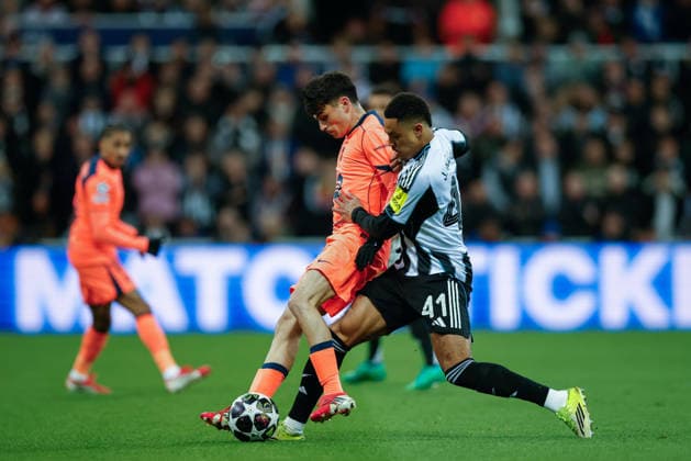Newcastle United v Barcelona, Champions League Jacob Ramsey of Newcastle United battles with Pedri of Barcelonaduring the Champions League match between Newcastle United and Barcelona at St. James s Park, Newcastle, UK on 10 March 2026. Newcastle St. James s Park Tyne and Wear UK Editorial use only , Copyright: xCraigxCowanx PSI-23867-0074