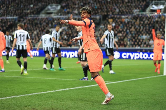 Newcastle United v FC Barcelona, Barca 10 March 2026 Newcastle-upon-Tyne - UEFA Champions League - Round of 16 (1st Leg) - Newcastle United v FC Barcelona - Lamine Yamal of Barcelona appeals for a decision - Photo: Simon Stacpoole Offside. Newcastle-upon-Tyne UK Copyright: xSimonxStacpoolexOffside