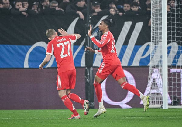FUSSBALL CHAMPIONS LEAGUE SAISON 2025 2026 Achtelfinal Hinspiel 10.03.2026 Atalanta Bergamo - FC Bayern Muenchen JUBEL FC Bayern Muenchen; Torschuetze zum 0-2 Michael Olise (re) und Konrad Laimer
