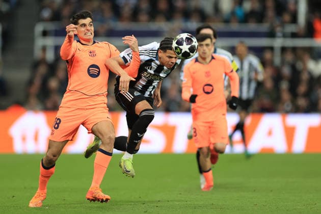 Newcastle United v FC Barcelona, Barca 10 March 2026 Newcastle-upon-Tyne - UEFA Champions League - Round of 16 (1st Leg) - Newcastle United v FC Barcelona - William Osula of Newcastle United tries to get past Gerard Martin of Barcelona - Photo: Simon Stacpoole Offside. Newcastle-upon-Tyne UK Copyright: xSimonxStacpoolexOffside