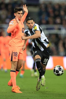 Newcastle United v FC Barcelona, Barca 10 March 2026 Newcastle-upon-Tyne - UEFA Champions League - Round of 16 (1st Leg) - Newcastle United v FC Barcelona - William Osula of Newcastle United tries to get past Gerard Martin of Barcelona - Photo: Simon Stacpoole Offside. Newcastle-upon-Tyne UK Copyright: xSimonxStacpoolexOffside