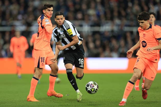 Newcastle United v FC Barcelona, Barca 10 March 2026 Newcastle-upon-Tyne - UEFA Champions League - Round of 16 (1st Leg) - Newcastle United v FC Barcelona - William Osula of Newcastle United tries to get past Gerard Martin of Barcelona - Photo: Simon Stacpoole Offside. Newcastle-upon-Tyne UK Copyright: xSimonxStacpoolexOffside