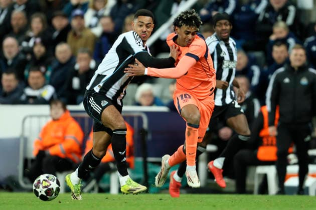 Newcastle United FC v FC Barcelona, Barca - UEFA Champions League 2025 26 Round of 16 First Leg Jacob Ramsey of Newcastle United and Lamine Yamal of FC Barcelona challenge during the UEFA Champions League 2025 26 Round of 16 First Leg match between Newcastle United FC and FC Barcelona at St James Park on March 10, 2026 in Newcastle upon Tyne, England. WARNING! This Photograph May Only Be Used For Newspaper And Or Magazine Editorial Purposes. May Not Be Used For Publications Involving 1 player, 1 Club Or 1 Competition Without Written Authorisation From Football DataCo Ltd. For Any Queries, Please Contact Football DataCo Ltd on +44 (0) 207 864 9121 Newcastle upon Tyne St. James Park England United Kingdom Copyright: xAllstarxPicturexLibraryxLtdx