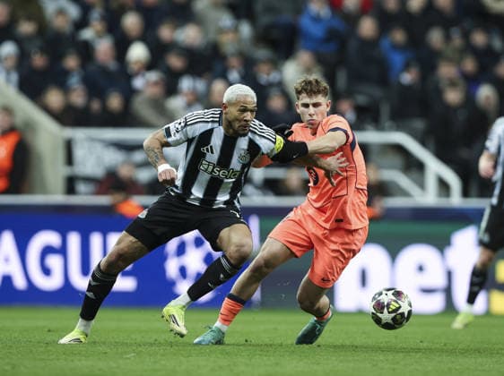 Newcastle v Barcelona, UEFA Champions League, Round of 16, 1st leg 10.03.26 Newcastle v Barcelona, UEFA Champions League, Round of 16, 1st leg Bradley Ormesher The Times Joelinton of Newcastle United and Marc Bernal Of Barcelona  Copyright: xBradleyxOrmesherx NINTCHDBPICT001065616342