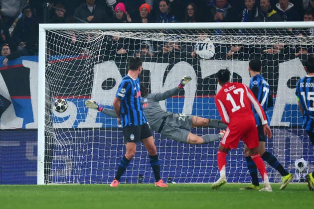 March 10, 2026, Bergamo, Lombardia: Bayern Munchen s Michael Olise scores the goal 0-5 during the UEFA Champions League round of 16 1st leg soccer match between Atalanta BC and FC Bayern Munchen at the Bergamo Stadium in Bergamo, Italy, 10 March 2026..ANSA MICHELE MARAVIGLIA. Champions League: Atalanta-Bayern Munchen  - ZUMAa110 20260310_zaf_a110_018 Copyright: xMichelexMaravigliax
