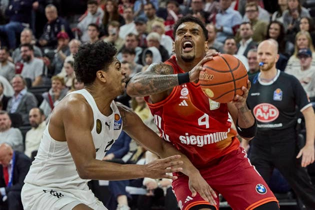 Deutsche Basketball Bundesliga (BBL), FC Bayern München Basketball vs Basketball Löwen Braunschweig, München FC Bayern Basketball, Braunschweig Basketball Löwen, 2026-03-10 in München (SAP Garden) RATHAN-MAYES Xavier (FC Bayern München Basketball Shooting Guard (SG) Nr4-FCBB4), SHERFIELD Grant (Basketball Löwen Braunschweig Shooting Guard (SG) Nr25-BRA25) sportworld München SAP Garden Bayern Deutschland