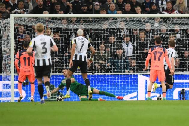 Harvey Barnes of Newcastle United scores to make it 1-0 Newcastle United v Barcelona, UEFA Champions League, Round of 16, First Leg, Football, St James Park, Newcastle, UK - 10 Mar 2026Newcastle St James Park United Kingdom EDITORIAL USE ONLY No use with unauthorised audio, video, data, fixture lists, club league logos or live services. Online in-match use limited to 120 images, no video emulation. No use in betting, games or single club league player publications. Copyright: xRichardxLee Shutterstockx 16740284bx