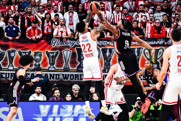 BASKET : Paris Basketball vs Olympiakos - Euroligue - JournÃ e 30 - 10 03 26 Tyler Dorsey (Olympiakos) Lamar Stevens (Paris Basketball) ParisFrance  Copyright: xBaptistexAutissierx