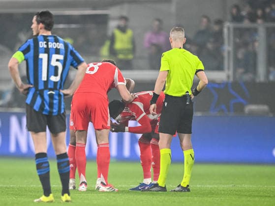 Alphonso Davies (FC Bayern München) injured during the UEFA Champions League 2025 26 Round of 16 First Leg match between Atalanta BC and FC Bayern München at Stadio di Bergamo on March 10, 2026 in Bergamo, Italy. (Photo by Harry Langer DeFodi Images) -