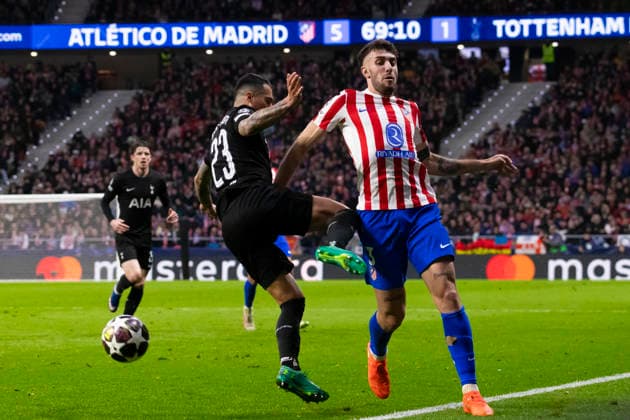 Atletico de Madrid v Tottenham Hotspur FC - UEFA Champions League 2025 26 Round of 16 Atletico de Madrid v Tottenham Hotspur FC - UEFA Champions League 2025 26 Round of 16 First Leg match Pedro Porro (Left) player of Tottenham Hotspur FC and Matteo Ruggeri player of Atletico de Madrid (Right) during the UEFA Champions League 2025 26 Round of 16 First Leg match between Atletico de Madrid and Tottenham Hotspur FC at Estadio Riyadh Air Metropolitano on March 10, 2026 in Madrid, Spain. Madrid Madrid Spain Copyright: xALEJANDROxMATIASx
