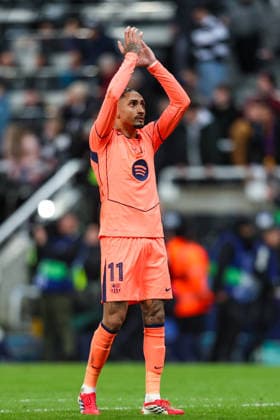 Newcastle United v Barcelona, UEFA Champions League Raphinha Of Barcelona applauds the fans during the Newcastle United v Barcelona UEFA Champions League Round of 16 First Leg match at St. James Park, Newcastle Upon Tyne, England on 10 March 2026 Credit: Lee Keuneke Every Second Media Editorial use only. All images are copyright Every Second Media Limited. No images may be reproduced without prior permission. Copyright: xIMAGO EveryxSecondxMediax ESM-1851-0070 LeexKeunekex xEveryxSecondxMediax