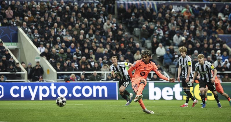 Newcastle v Barcelona, UEFA Champions League, Round of 16, 1st leg 10.03.26 Newcastle v Barcelona, UEFA Champions League, Round of 16, 1st leg Bradley Ormesher The Times Lamine Yamal Of Barcelona scores and celebrates scoring his teams 1st goal from the penalty spot 1-1  Copyright: xBradleyxOrmesherx NINTCHDBPICT001065622943