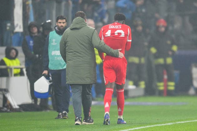 Fußball, Championsleague, 20260310, Atalanta Bergamo - FC Bayern München. Im Bild Verletzung, Alphonso DAVIES (Bayern, 19). Bergamo New Balance Arena Lombardei Italien Copyright: Passion2Press MarkusxFischerx