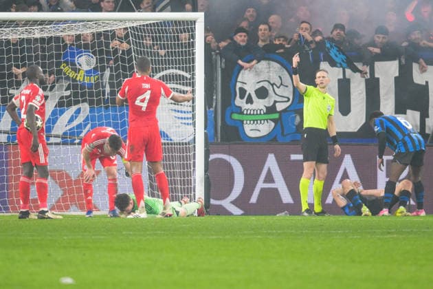 Fußball, Championsleague, 20260310, Atalanta Bergamo - FC Bayern München. Im Bild Verletzung, Torwart Jonas URBIG (Bayern, 40). Bergamo New Balance Arena Lombardei Italien Copyright: Passion2Press MarkusxFischerx