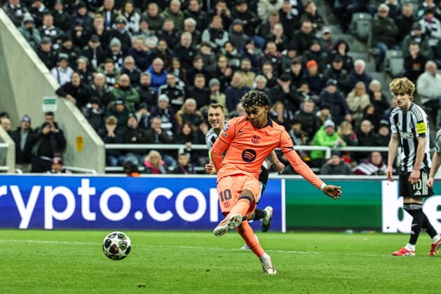 Newcastle United FC v FC Barcelona, Barca - UEFA Champions League 2025 26 Round of 16 First Leg Lamine Yamal of Barcelona scores a penalty to make it 1-1 during the UEFA Champions League Last 16 match between Newcastle United and Barcelona at St. James s Park in Newcastle, United Kingdom, on March 10, 2026. Newcastle Tyne and Wear United Kingdom  Copyright: xNewsxImagesx originalFilename:cosgrove-uefacham260310_npkPq.jpg