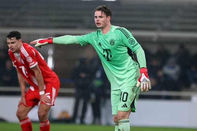 Atalanta B.C. v F.C. Bayern Munich, UEFA Champions League, Bergamo, Italy Bergamo, Italy. 10th, March 2026. Goalkeeper Jonas Urbig (40) of FC Bayern Munchen seen during the UEFA Champions League match between Atalanta B.C. and F.C. Bayern Munich at New Balance Arena in Bergamo. Italy, Bergamo  Copyright: xGonzalesxPhoto StefanoxNicolix