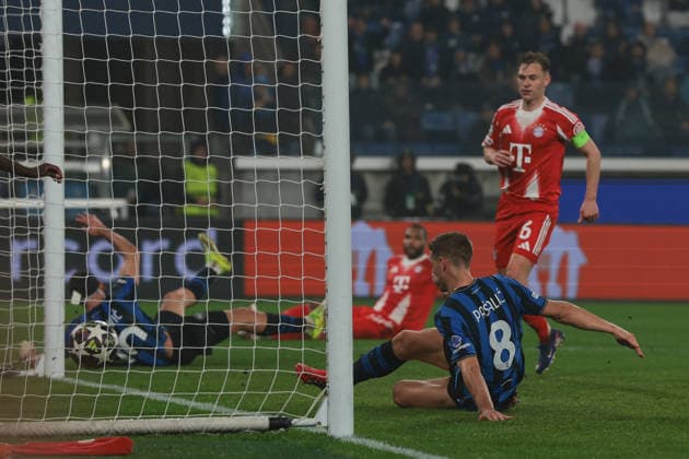 Bergamo, Italy, 10th March 2026. Mario Pasalic of Atalanta scores to pull a goal back and reduce the arrears to 6-1 during the Atalanta vs Bayern Munich UEFA Champions League match at Gewiss Stadium, Bergamo. Picture credit should read: Jonathan Moscrop Sportimage EDITORIAL USE ONLY. No use with unauthorised audio, video, data, fixture lists, club league logos or live services. Online in-match use limited to 120 images, no video emulation. No use in betting, games or single club league player publications. SPI_024_ATALANTA_BAYERN_UCL SPI-4583-0027
