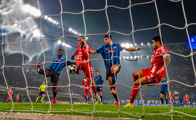 10.03.2026, Fussball UEFA Championsleague 2025 2026: Achtelfinale, Atalanta Bergamo - FC Bayern München, in der New Balance Arena (Bergamo, Italien), Torschuss zum 6:0 von Jamal Musiala (2.v.li, Bayern München) re: Luis Diaz (FC Bayern München), li: Yunus Musah (Atalanta Bergamo), 3.v.lI. Berat Djimsiti (Atalanta Bergamo)