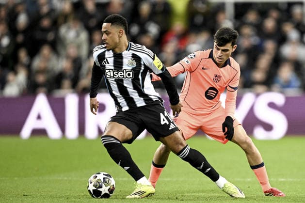 NEWCASTLE UPON TYNE, ENGLAND - MARCH 10: Sven Botman of Newcastle United FC (L) controls the ball under pressure from Pedri of FC Barcelona, Barca (R) during the UEFA Champions League 2025 26 Round of 16 First Leg match between Newcastle United FC and FC Barcelona at St James Park on March 10, 2026 in Newcastle upon Tyne, England. (Photo by Richard Callis Sports Press Photo )  Copyright: xSportsxPressxPhotox Sportspressphoto_SPR107854
