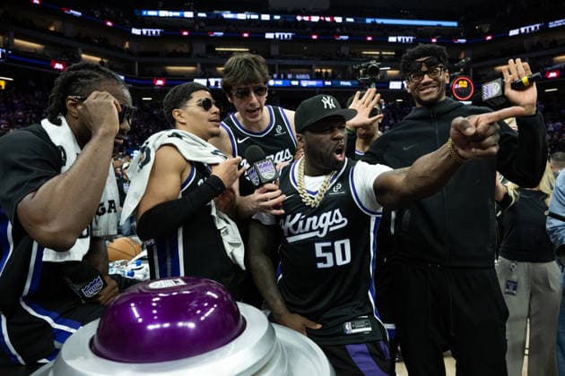 March 10, 2026, Sacramento, Ca, USA: Sacramento Kings forward Precious Achiuwa (9), guard Killian Hayes (3), center Maxime Raynaud (42), Curtis James Jackson III, known professionally as 50 Cent, guard Nique Clifford (5) and center Dylan Cardwell (32) celebrate after beating the Indiana Pacers 114-109 during a game at the Golden 1 Center on Tuesday, March 10, 2026 in Sacramento. California News - March 10, 2026 - ZUMAj89_ 20260310_zaf_j89_007 Copyright: xPaulxKitagakixJr.x
