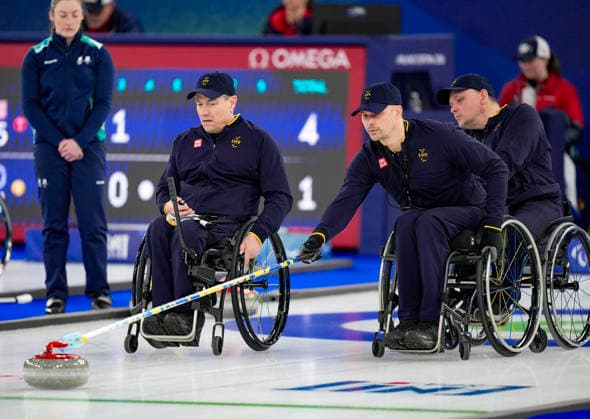 CORTINA, ITALIEN 20260311 Sveriges Ronny Persson, Viljo Petersson Dahl och Marcus Holm under onsdagens curlingmatch mixad mellan Sverige och Slovakien i Paralympics pa Cortina Curling Olympic Stadium. *** Bilden ingar i SPORTPAKET. För övriga BETALBILD *** CORTINA ITALIEN x9200x *** CORTINA, ITALY 20260311 Swedens Ronny Persson, Viljo Petersson Dahl and Marcus Holm during Wednesdays mixed curling match between Sweden and Slovakia in the Paralympics at the Cortina Curling Olympic Stadium Picture in SPORT PACKAGE For others PAY PICTURE CORTINA ITALY x9200x  Copyright: xBjörnxLarssonxRosvall TTx PARALYMPICS 2026 CURLING