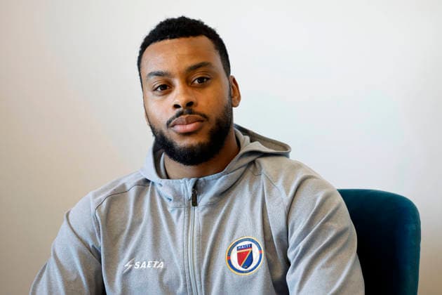 Weißenthurm, Deutschland, 10.03.2026 FC Cosmos Koblenz Interview mit dem Torwart Josue DUVERGER ( FC Cosmos Koblenz ) in den Räumen der Geschäftsstelle des FC Cosmos Koblenz in Weißenthurm Der Torwart des Oberligisten ist auch der Torwart der Fussball Nationalmannschaft von Haiti und wird bei der FIFA-Fussball-Weltmeisterschaft in den USA sein Land vertreten. *** Weißenthurm, Germany, 10 03 2026 FC Cosmos Koblenz Interview with goalkeeper Josue DUVERGER FC Cosmos Koblenz in the offices of FC Cosmos Koblenz in Weißenthurm The goalkeeper of the Oberliga club is also the goalkeeper of the Haiti national football team and will represent his country at the FIFA World Cup in the USA