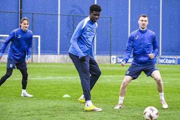 Genk s Aaron Bibout Banind and Genk s Bryan Heynen pictured in action during a training session of Belgian soccer team KRC Genk, Wednesday 11 March 2026 in Genk. The team is preparing for tomorrow s match against German Freiburg, the first leg of the 1 16 Finals of the UEFA Europa League tournament. TOM GOYVAERTS TomxGoyvaerts  x167126269x